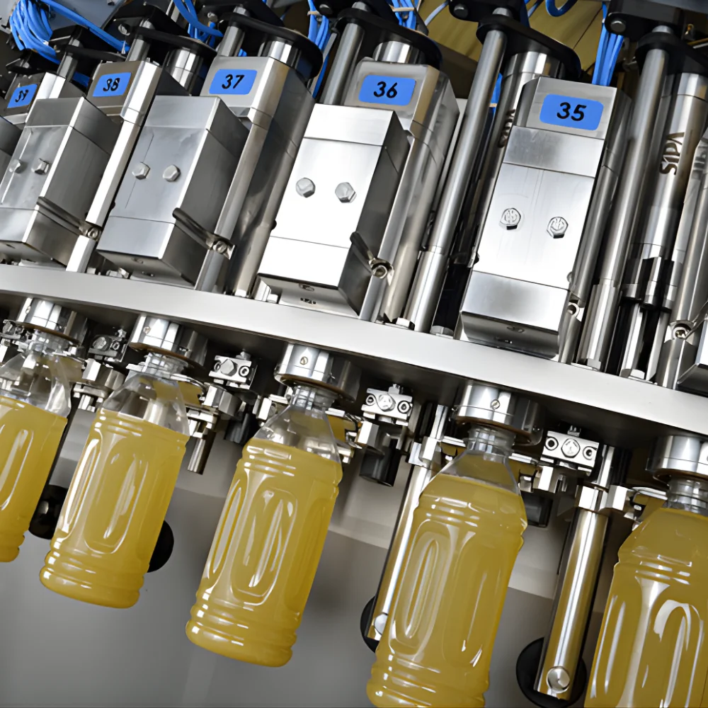 Máy chiết rót định lượng là thiết bị chuyên dụng trong dây chuyền sản xuất, dùng để định lượng và chiết rót chính xác một lượng nguyên liệu nhất định