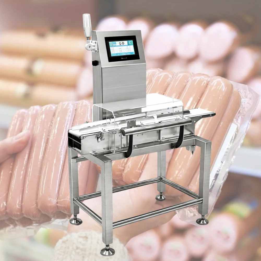 Cân kiểm tra trọng lượng xúc xích (checkweigher) là thiết bị dùng để đo và so sánh trọng lượng thực tế của từng gói xúc xích với mức trọng lượng tiêu chuẩn đã được cài đặt trước