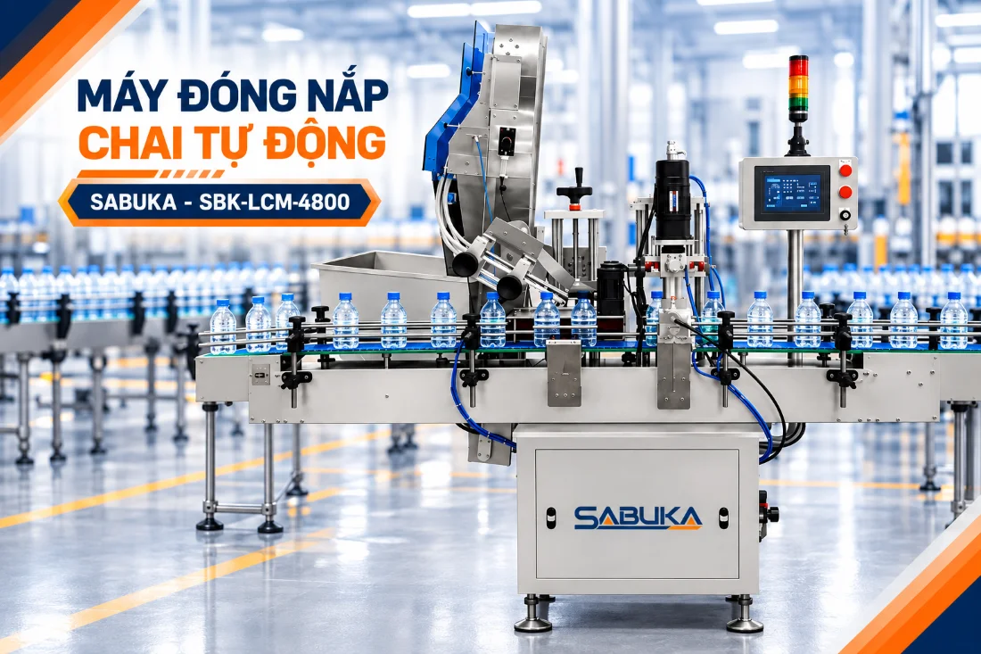 Máy đóng nắp chai tự động SABUKA SBK-LCM-4800 trên băng tải